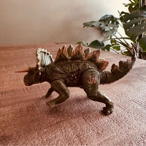 Hasbro Jurassic World Bashers & Biters Stegoceratops action figure.